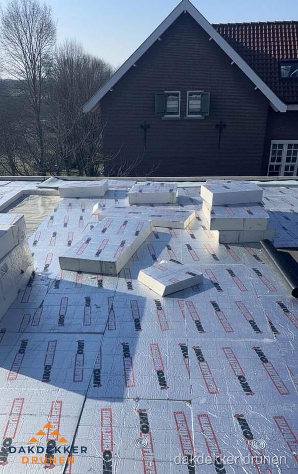 IKO PIR isolatieplaten op plat dak in Drunen IKO PIR isolatieplaten op plat dak in Drunen